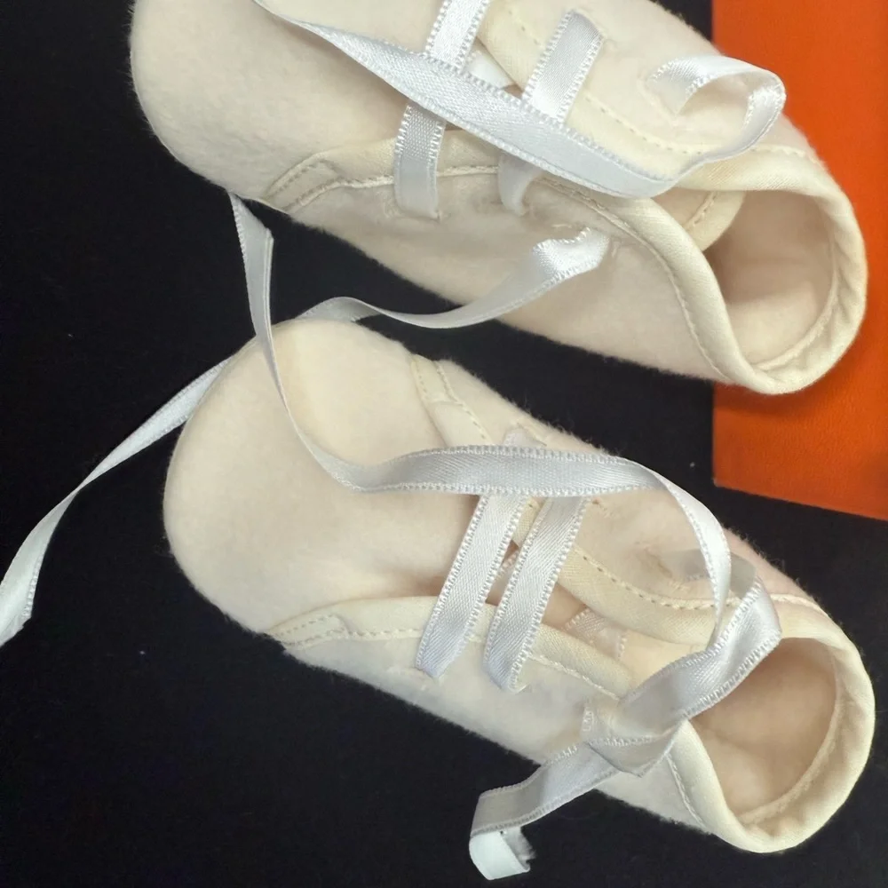 Used in great condition Hermès Baby Shoes with Box & dustbag